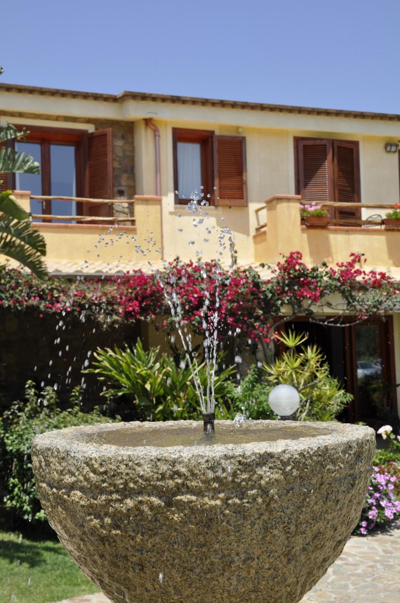 Le Anfore Hotel Villasimius Dış mekan fotoğraf