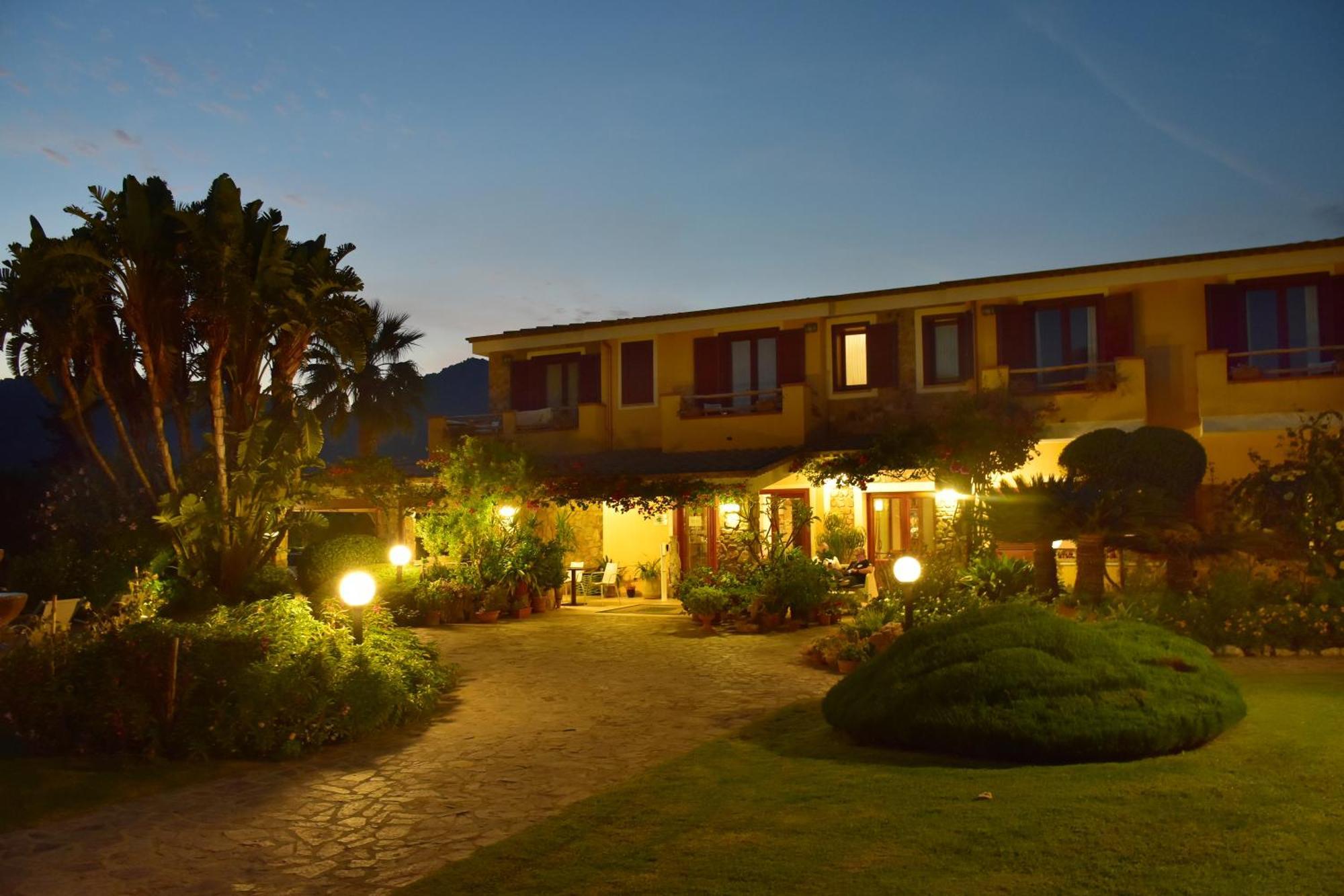 Le Anfore Hotel Villasimius Dış mekan fotoğraf