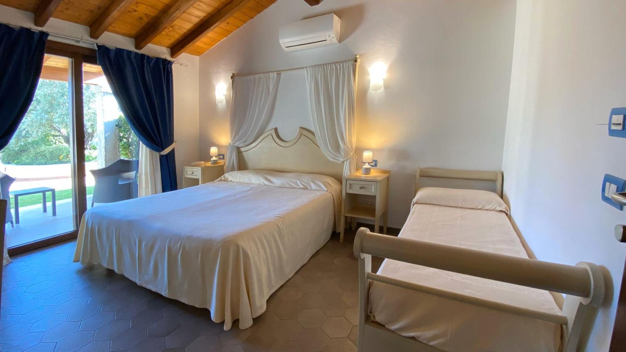 Le Anfore Hotel Villasimius Dış mekan fotoğraf