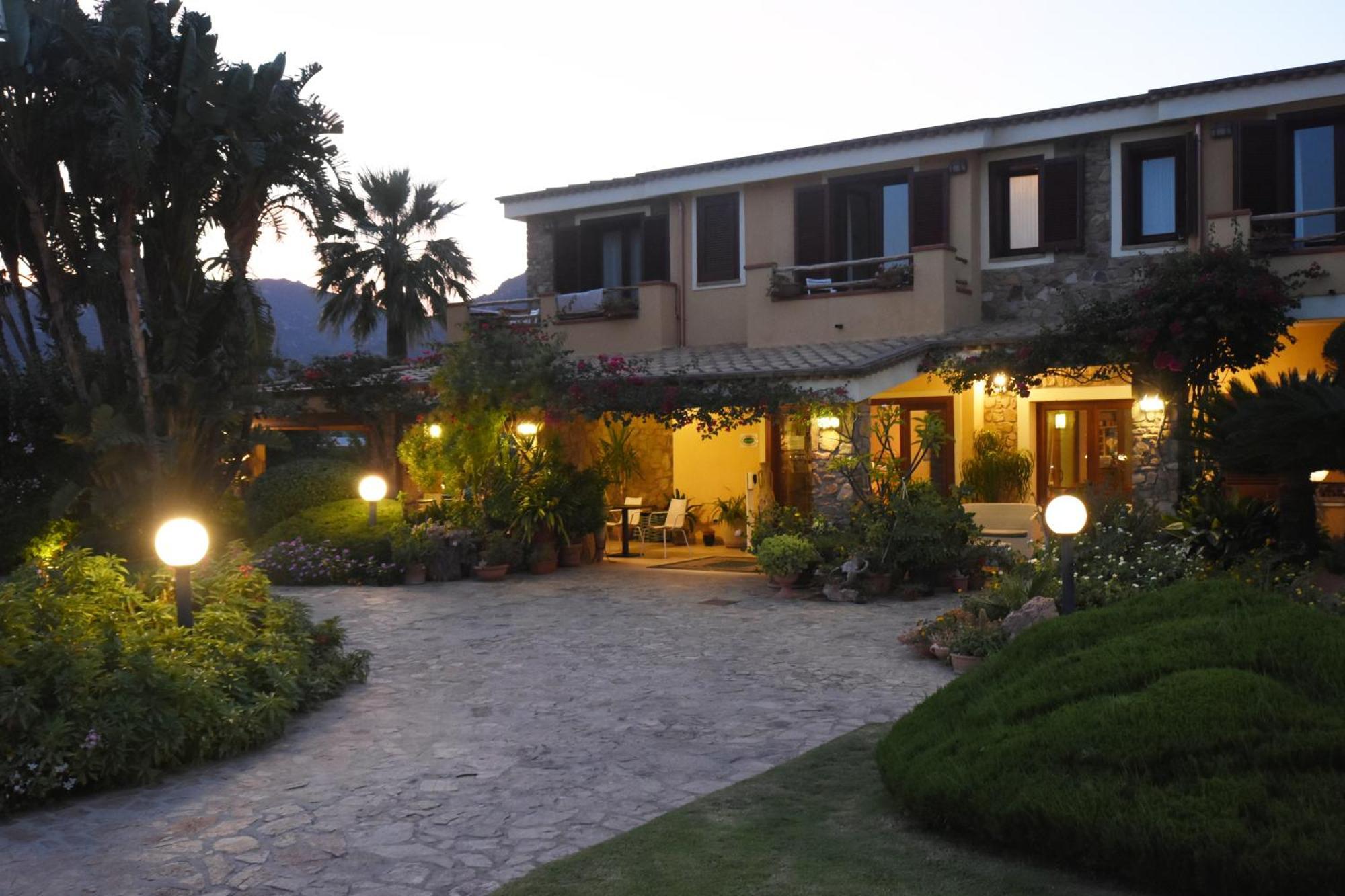 Le Anfore Hotel Villasimius Dış mekan fotoğraf