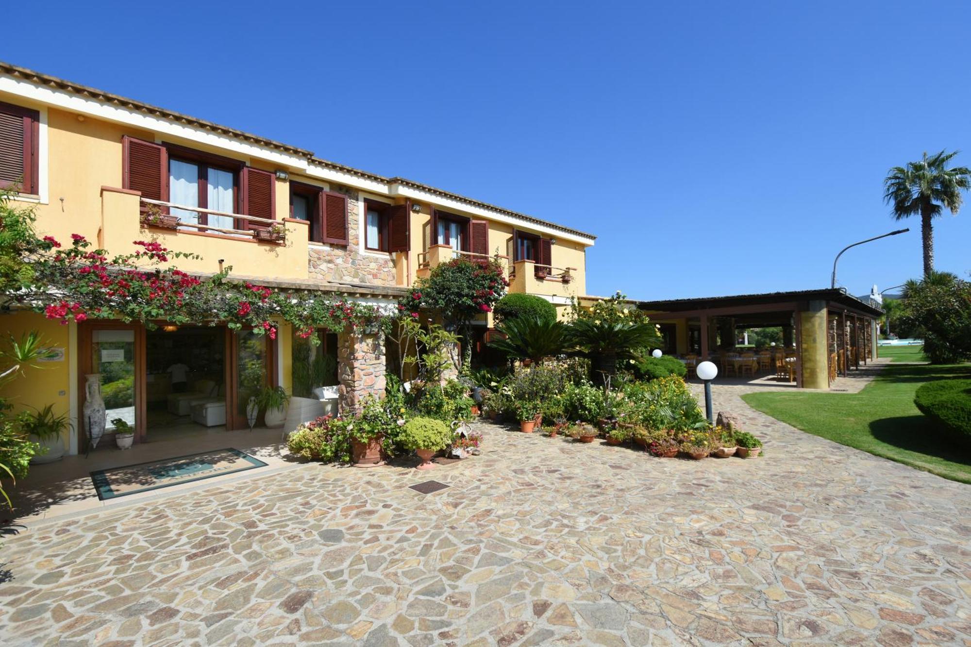 Le Anfore Hotel Villasimius Dış mekan fotoğraf